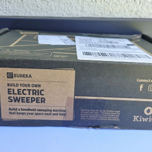 KiwiCo electric sweeper kit - Picture 1 of 3